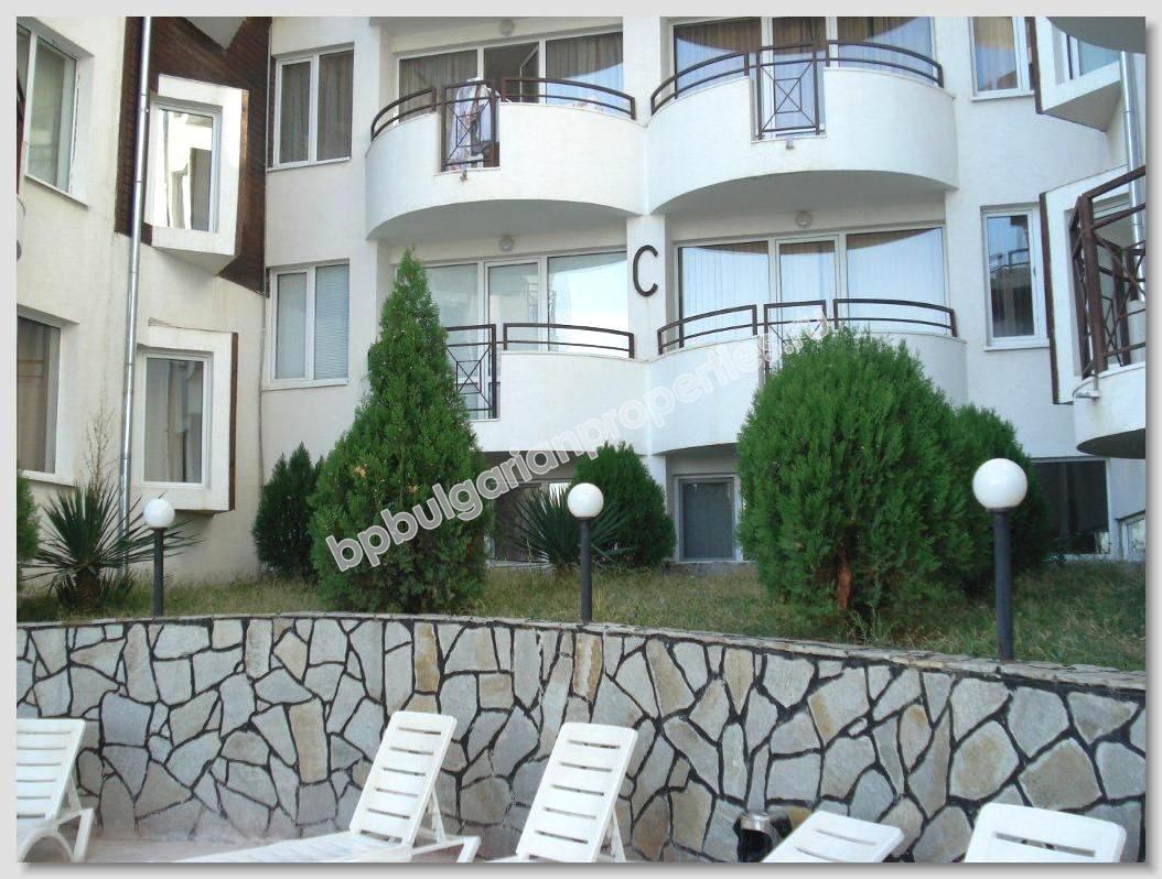 Меблированная двухкомнатная квартира с видом на море на продажу в курорте Солнечный Берег