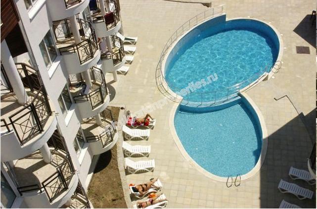 Меблированная двухкомнатная квартира с видом на море на продажу в курорте Солнечный Берег