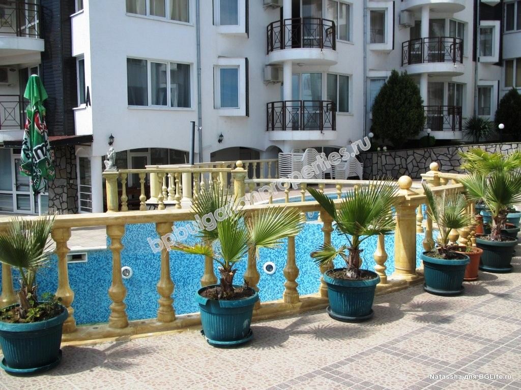 Меблированная двухкомнатная квартира с видом на море на продажу в курорте Солнечный Берег