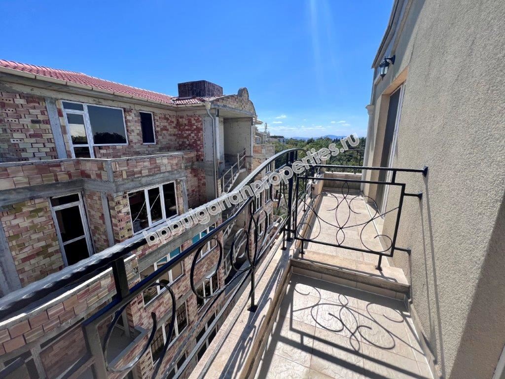 Выгодная вторичка - двухкомнатная квартира в закрытом комплексе близко от моря в Поморие