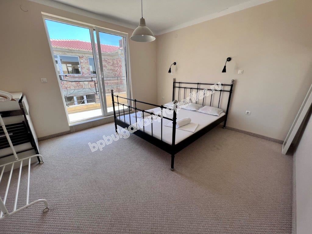 Выгодная вторичка - двухкомнатная квартира в закрытом комплексе близко от моря в Поморие