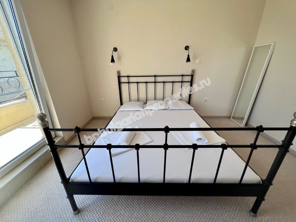 Выгодная вторичка - двухкомнатная квартира в закрытом комплексе близко от моря в Поморие