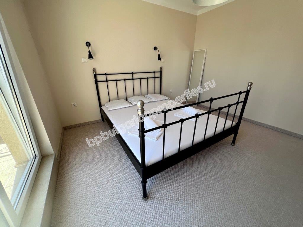 Выгодная вторичка - двухкомнатная квартира в закрытом комплексе близко от моря в Поморие