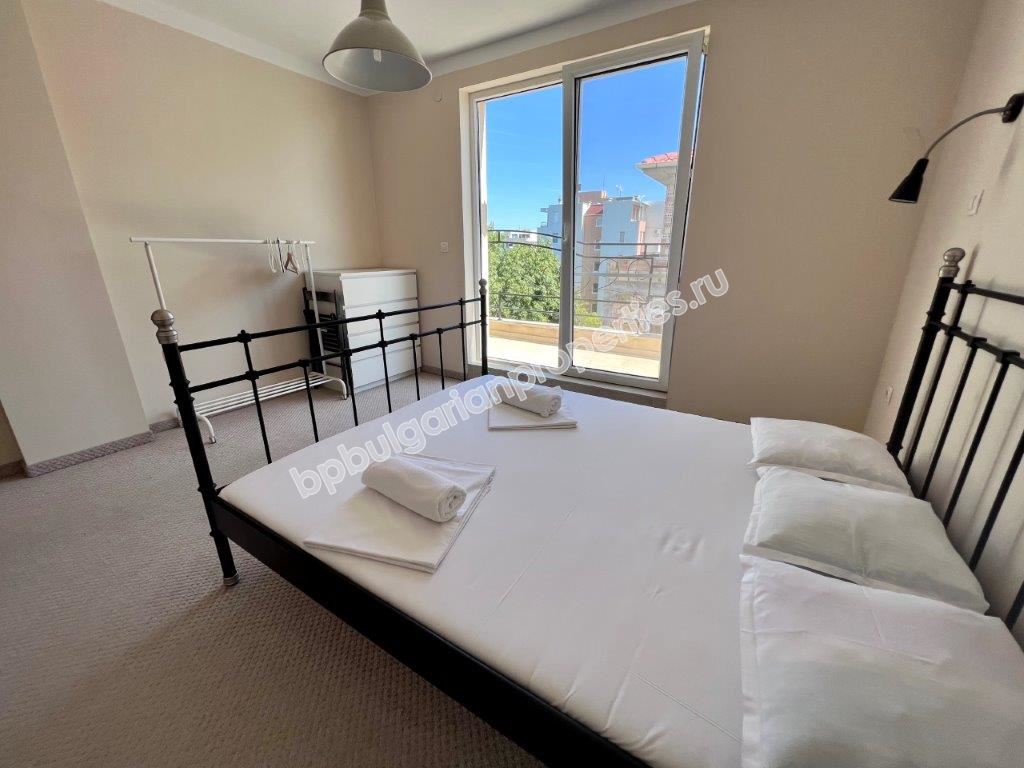 Выгодная вторичка - двухкомнатная квартира в закрытом комплексе близко от моря в Поморие