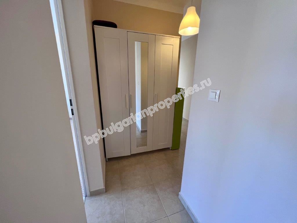 Выгодная вторичка - двухкомнатная квартира в закрытом комплексе близко от моря в Поморие