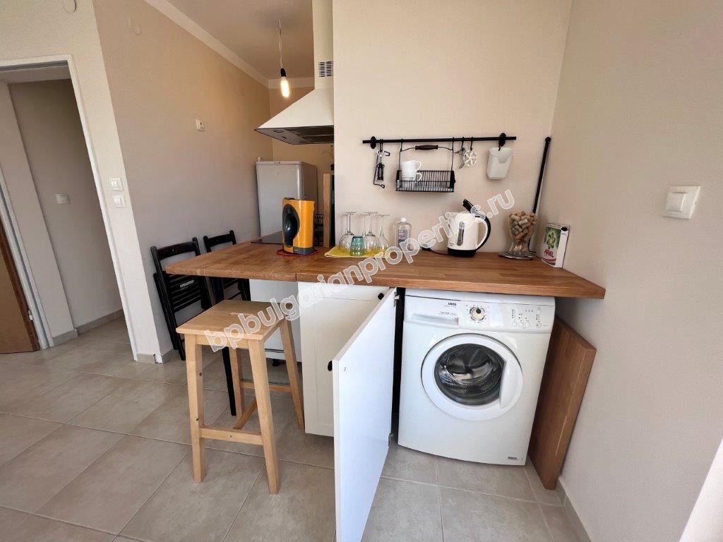 Выгодная вторичка - двухкомнатная квартира в закрытом комплексе близко от моря в Поморие