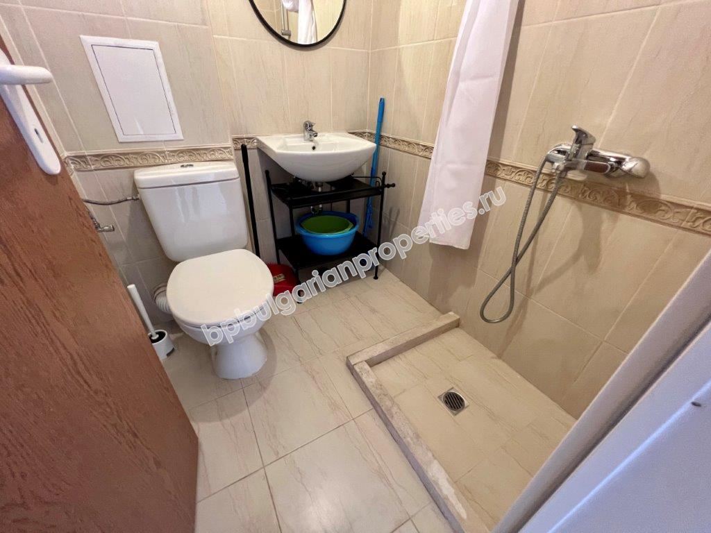 Выгодная вторичка - двухкомнатная квартира в закрытом комплексе близко от моря в Поморие