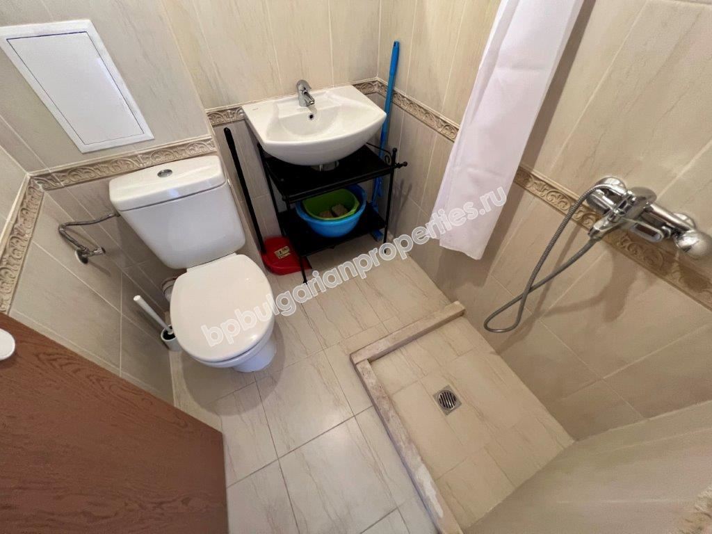 Выгодная вторичка - двухкомнатная квартира в закрытом комплексе близко от моря в Поморие