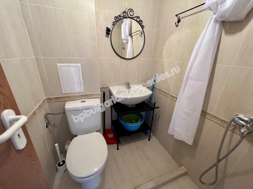 Выгодная вторичка - двухкомнатная квартира в закрытом комплексе близко от моря в Поморие