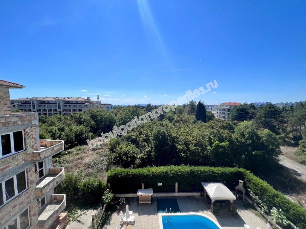 Выгодная вторичка - двухкомнатная квартира в закрытом комплексе близко от моря в Поморие