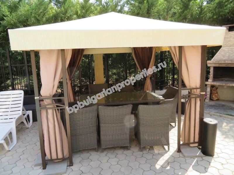 Выгодная вторичка - двухкомнатная квартира в закрытом комплексе близко от моря в Поморие