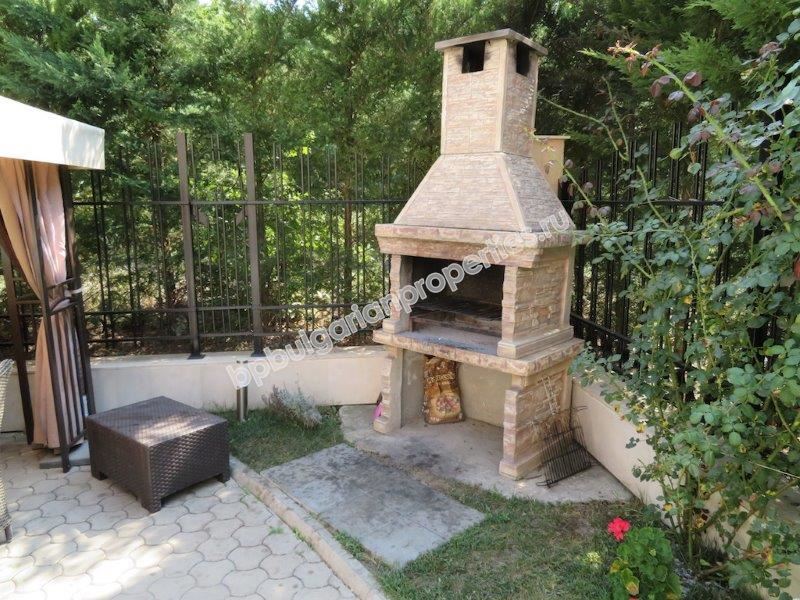 Выгодная вторичка - двухкомнатная квартира в закрытом комплексе близко от моря в Поморие