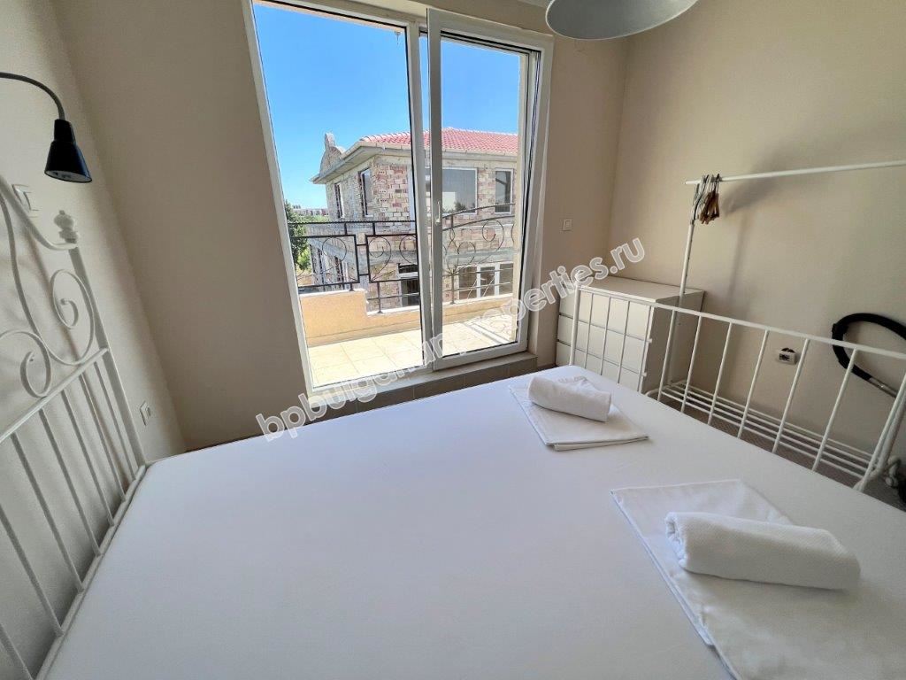 Выгодная вторичка - двухкомнатная квартира в закрытом комплексе близко от моря в Поморие