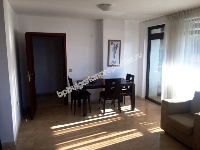 Трехкомнатная меблированная квартира близко к морю на продажу в курорте Святой Влас