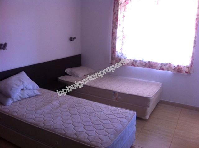 Трехкомнатная меблированная квартира близко к морю на продажу в курорте Святой Влас