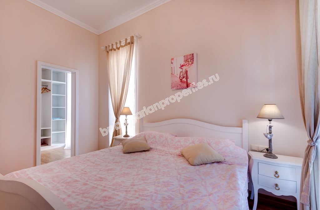 Уникальный роскошно меблированный трехэтажный дом на продажу в Созополе