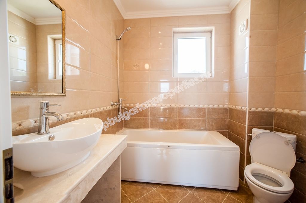 Уникальный роскошно меблированный трехэтажный дом на продажу в Созополе