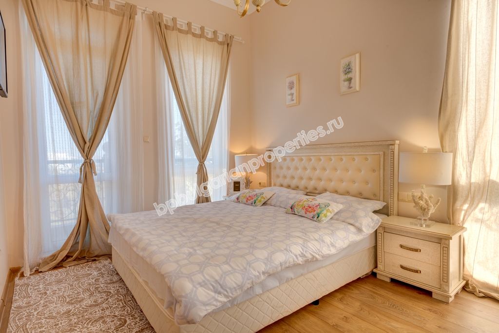 Уникальный роскошно меблированный трехэтажный дом на продажу в Созополе