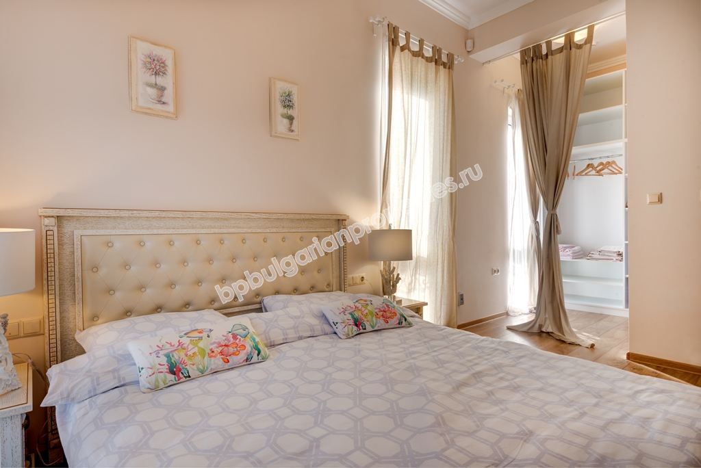 Уникальный роскошно меблированный трехэтажный дом на продажу в Созополе