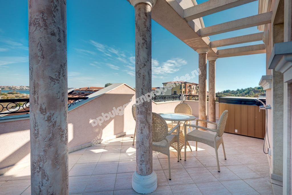 Уникальный роскошно меблированный трехэтажный дом на продажу в Созополе