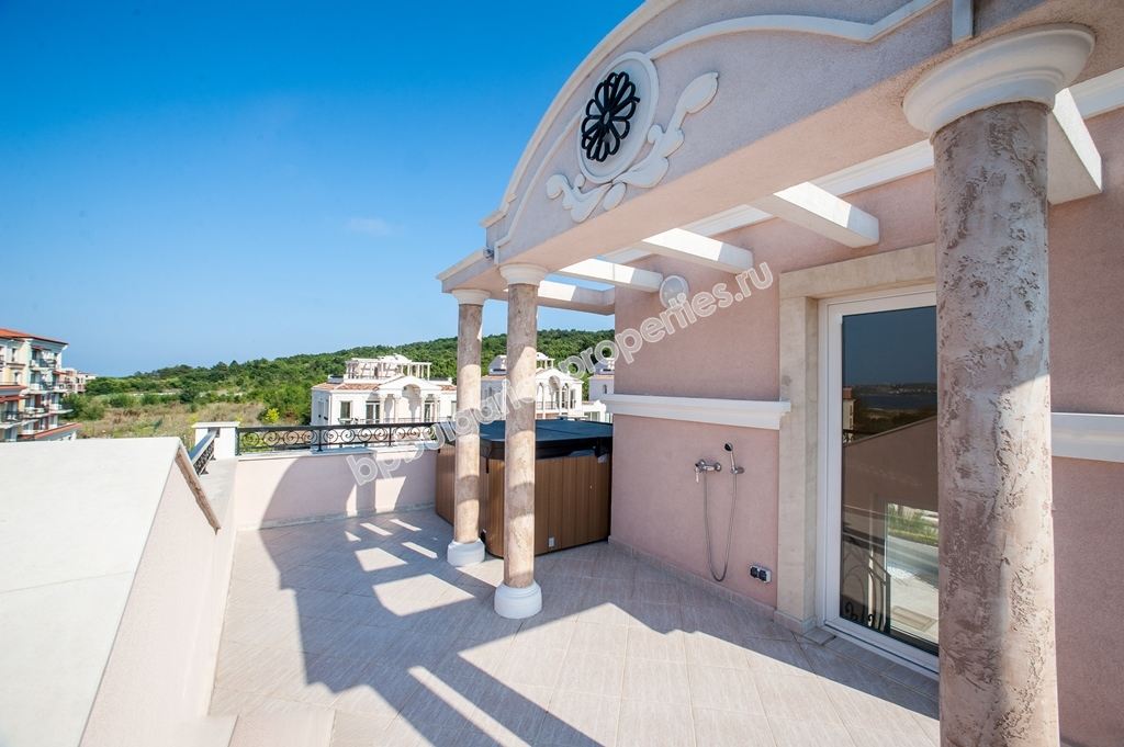 Уникальный роскошно меблированный трехэтажный дом на продажу в Созополе