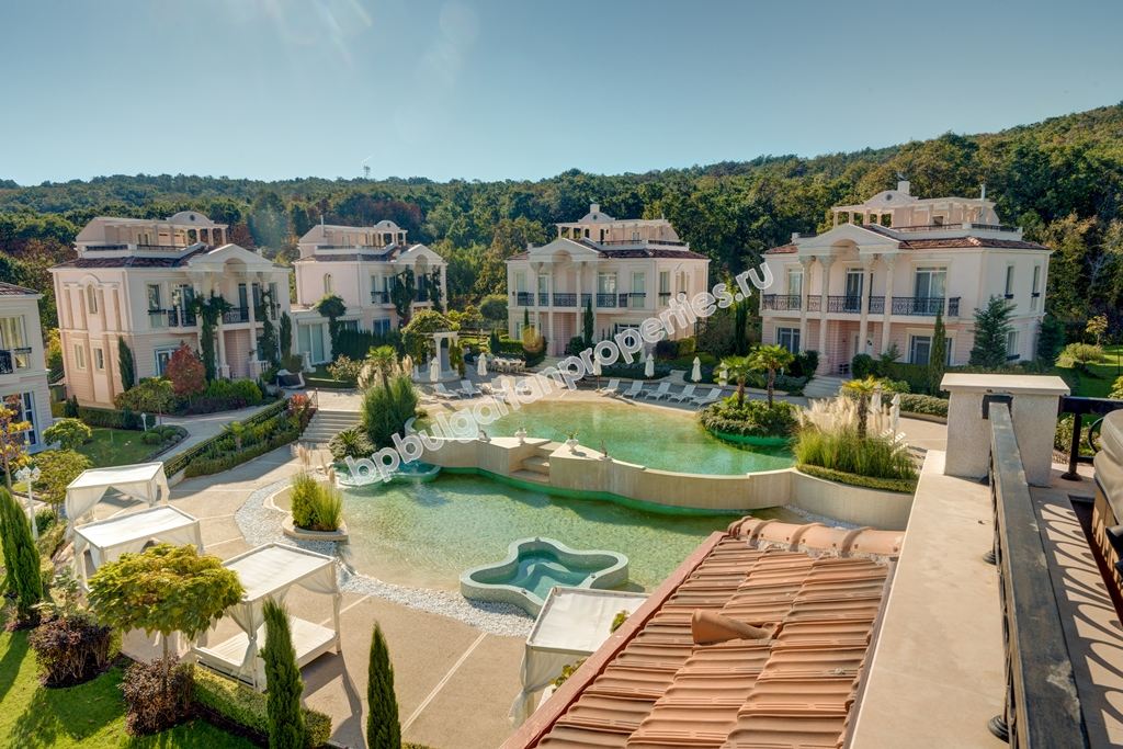 Уникальный роскошно меблированный трехэтажный дом на продажу в Созополе