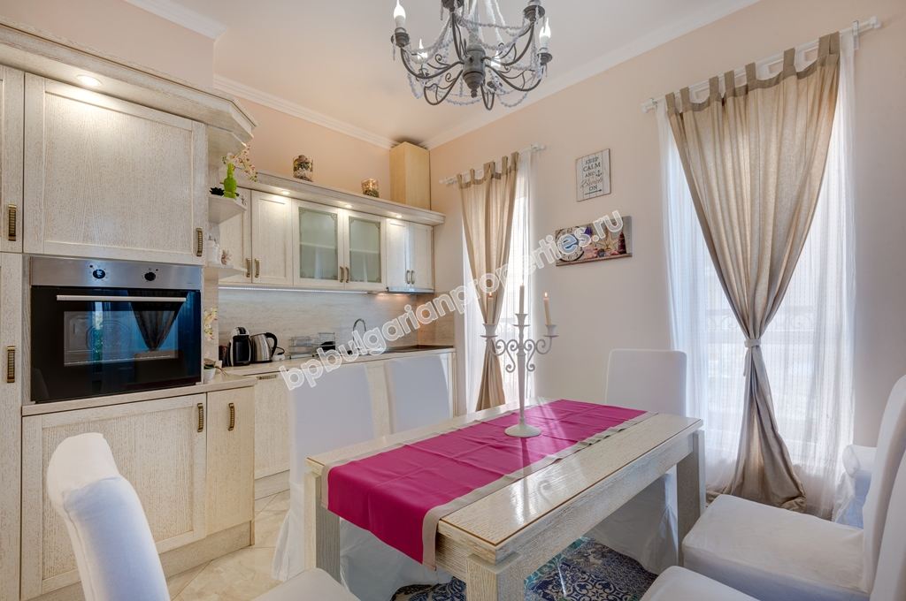 Уникальный роскошно меблированный трехэтажный дом на продажу в Созополе