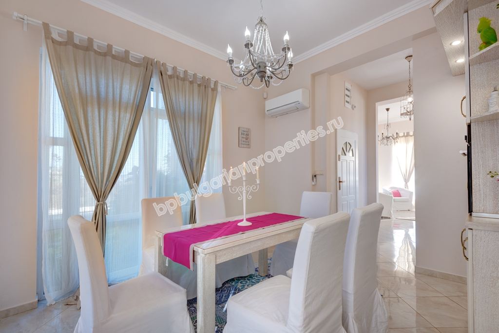 Уникальный роскошно меблированный трехэтажный дом на продажу в Созополе