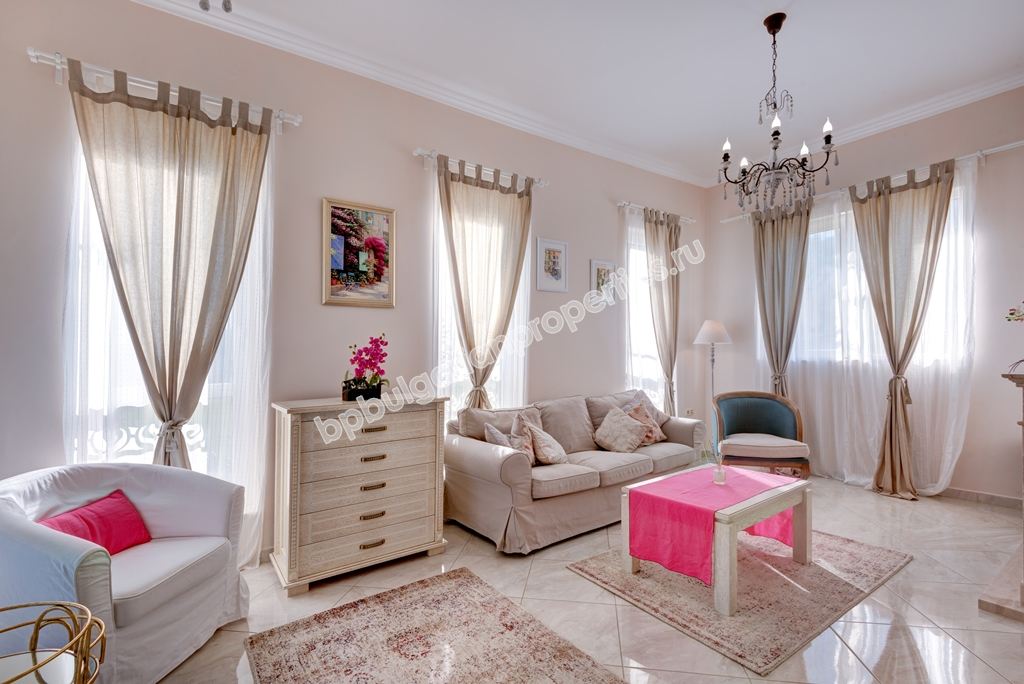 Уникальный роскошно меблированный трехэтажный дом на продажу в Созополе