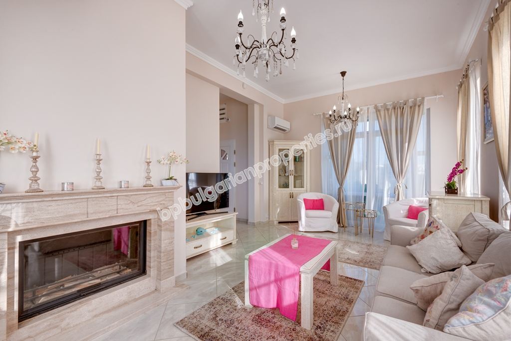 Уникальный роскошно меблированный трехэтажный дом на продажу в Созополе