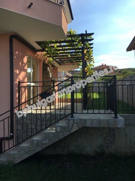 Отдельный новый дом с участком в 4 км от моря