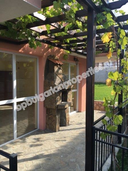 Отдельный новый дом с участком в 4 км от моря