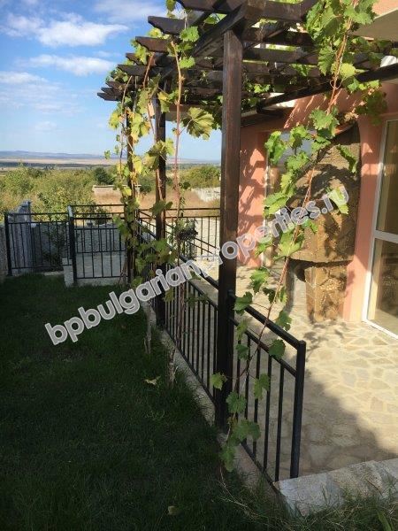 Отдельный новый дом с участком в 4 км от моря