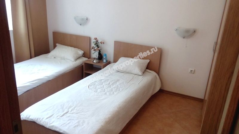 Меблированная двухкомнатная квартира близко к пляжу на продажу в курорте Солнечный Берег