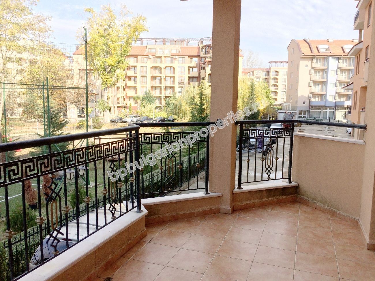 Меблированная двухкомнатная квартира на продажу в центре Солнечного берега