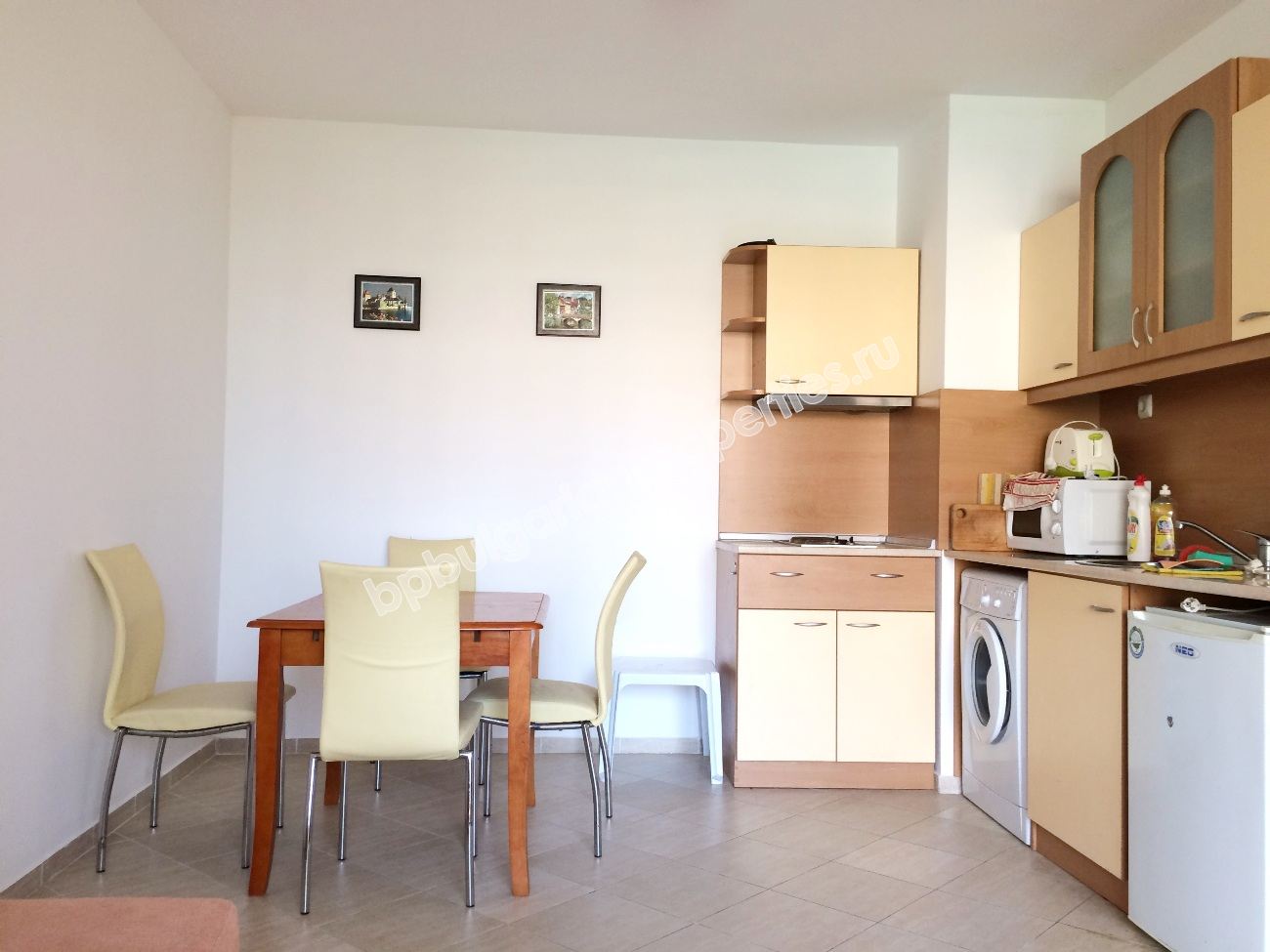 Меблированная двухкомнатная квартира на продажу в центре Солнечного берега