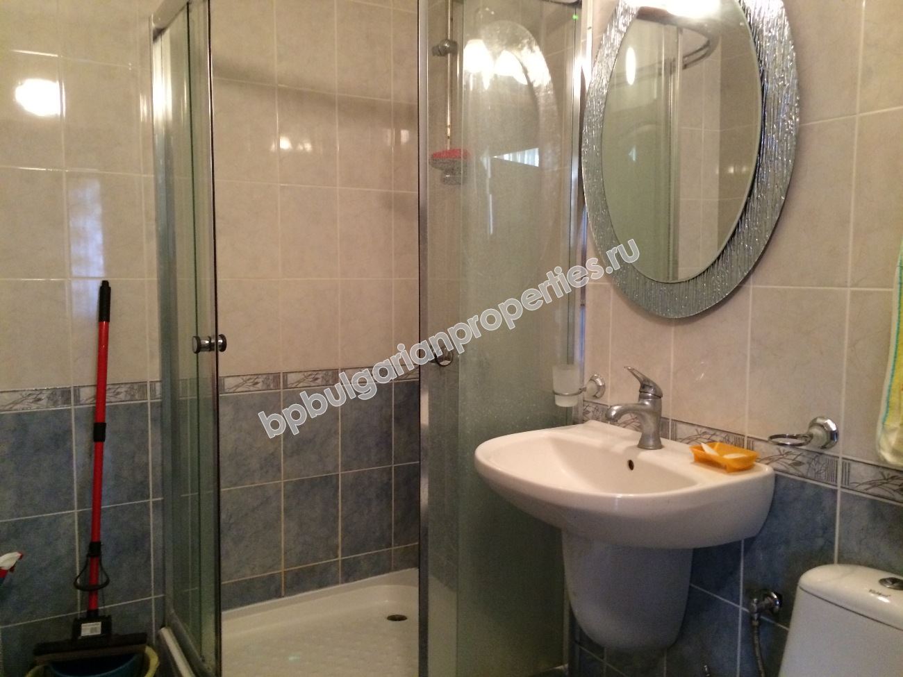 Меблированная двухкомнатная квартира на продажу в центре Солнечного берега