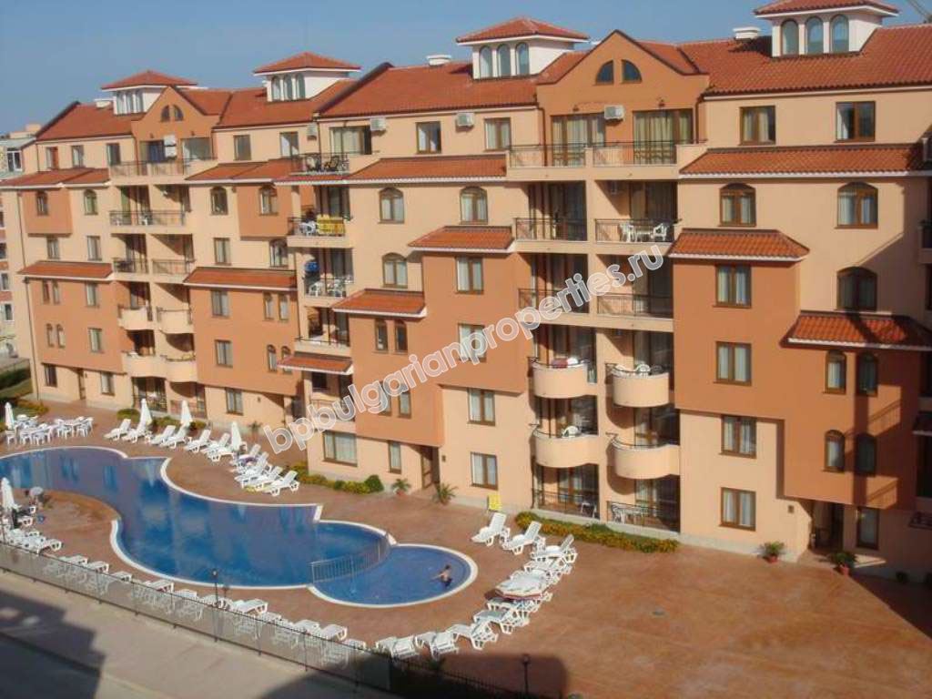 Меблированная двухкомнатная квартира на продажу в центре Солнечного берега