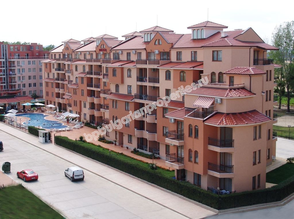 Меблированная двухкомнатная квартира на продажу в центре Солнечного берега