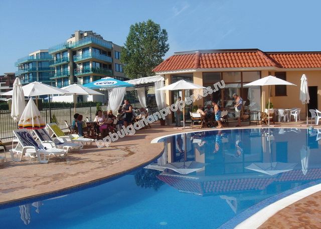 Меблированная двухкомнатная квартира на продажу в центре Солнечного берега