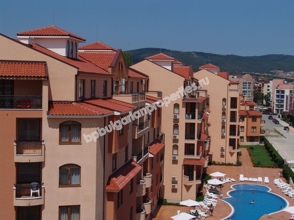 Меблированная двухкомнатная квартира на продажу в центре Солнечного берега