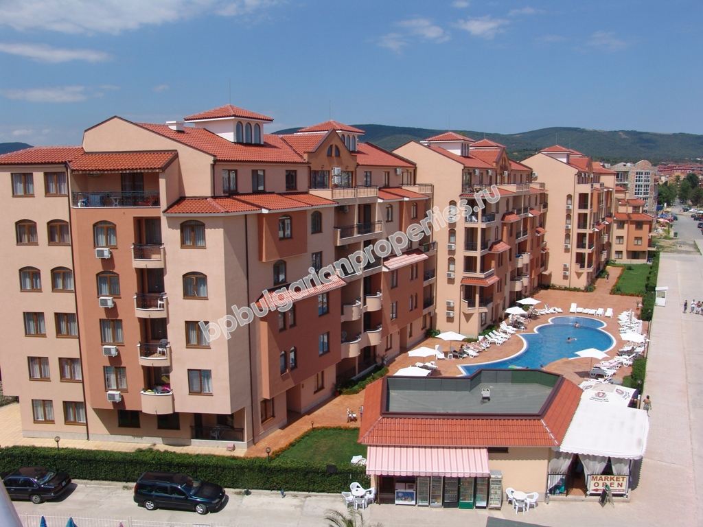 Меблированная двухкомнатная квартира на продажу в центре Солнечного берега