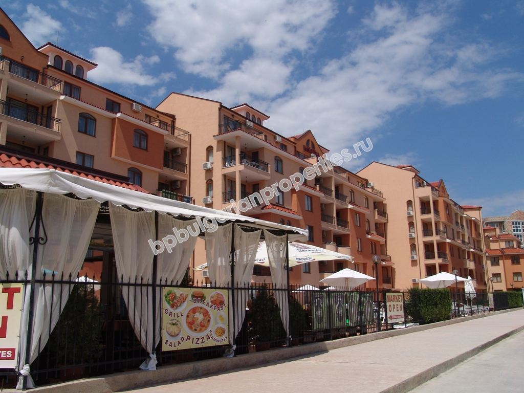 Меблированная двухкомнатная квартира на продажу в центре Солнечного берега