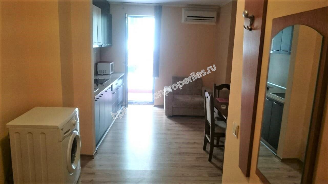 Двухкомнатная квартира на первой линии моря без таксы обслуживания для продажи в Солнечном Берегу