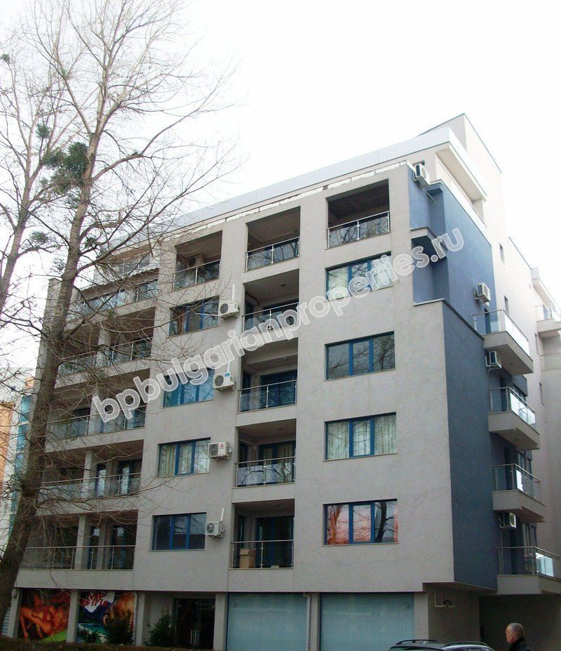 Двухкомнатная квартира на первой линии моря без таксы обслуживания для продажи в Солнечном Берегу