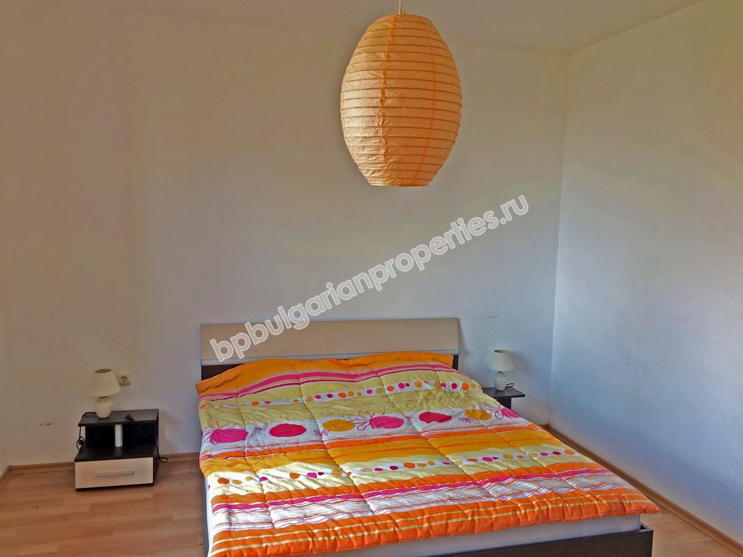 Меблированная двухкомнатная квартира на продажу в центре Солнечного берега