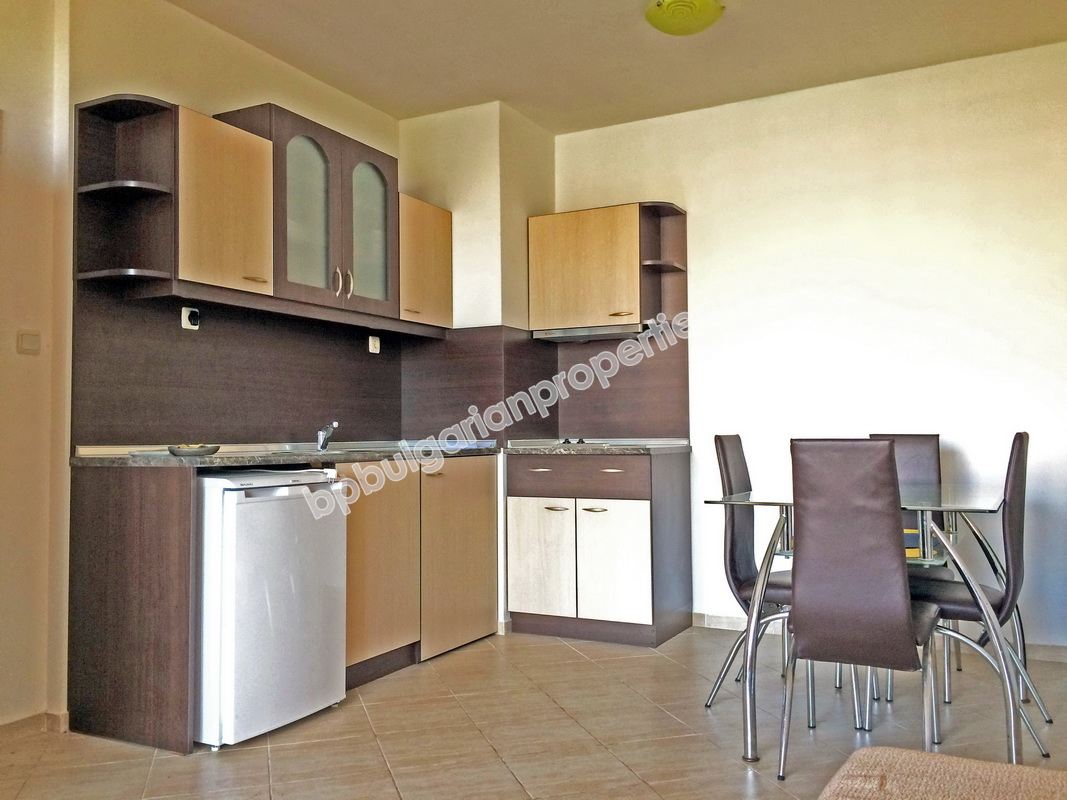 Меблированная двухкомнатная квартира на продажу в центре Солнечного берега