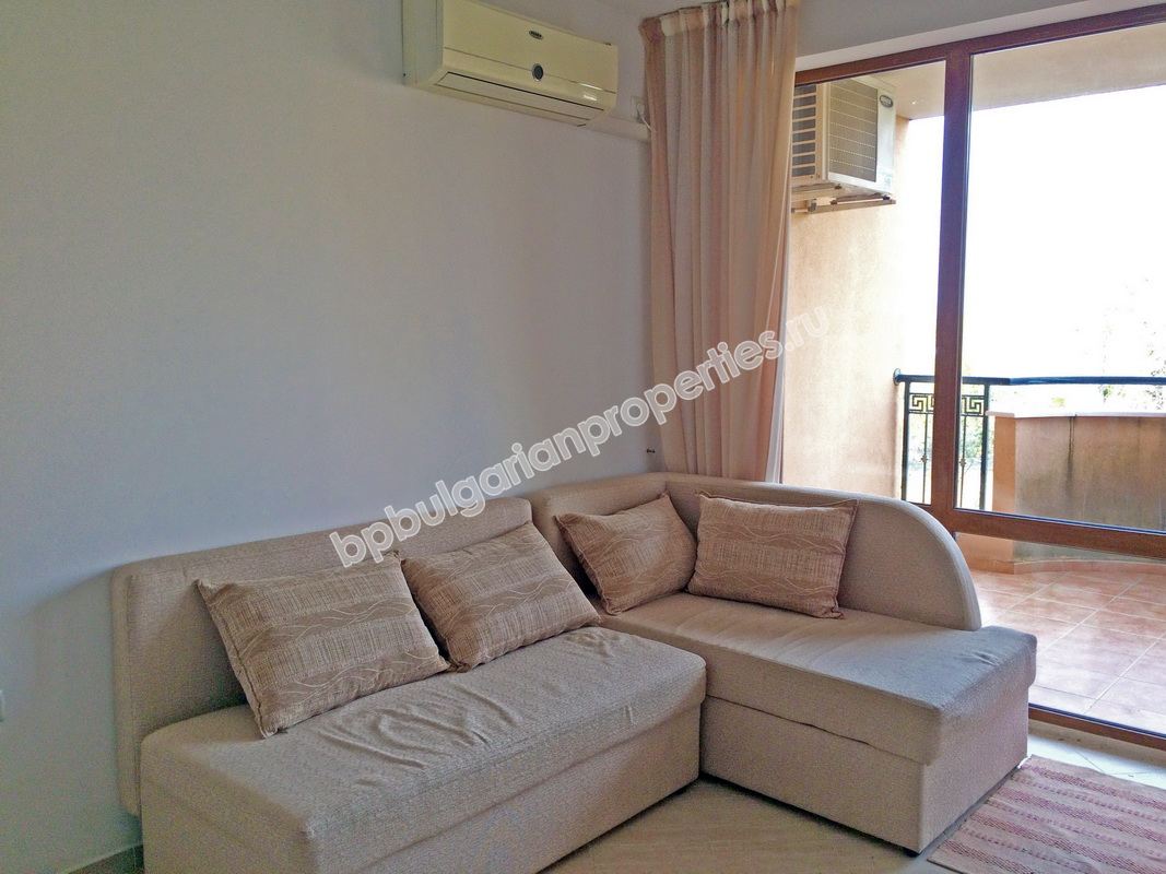 Меблированная двухкомнатная квартира на продажу в центре Солнечного берега