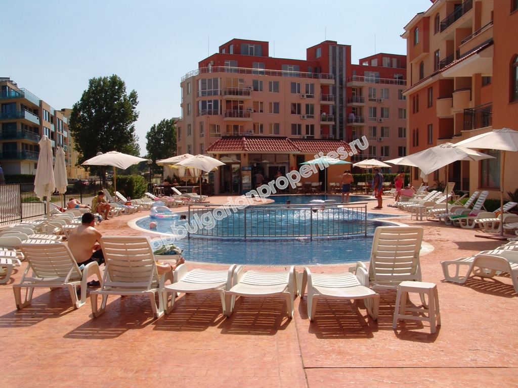 Меблированная двухкомнатная квартира на продажу в центре Солнечного берега