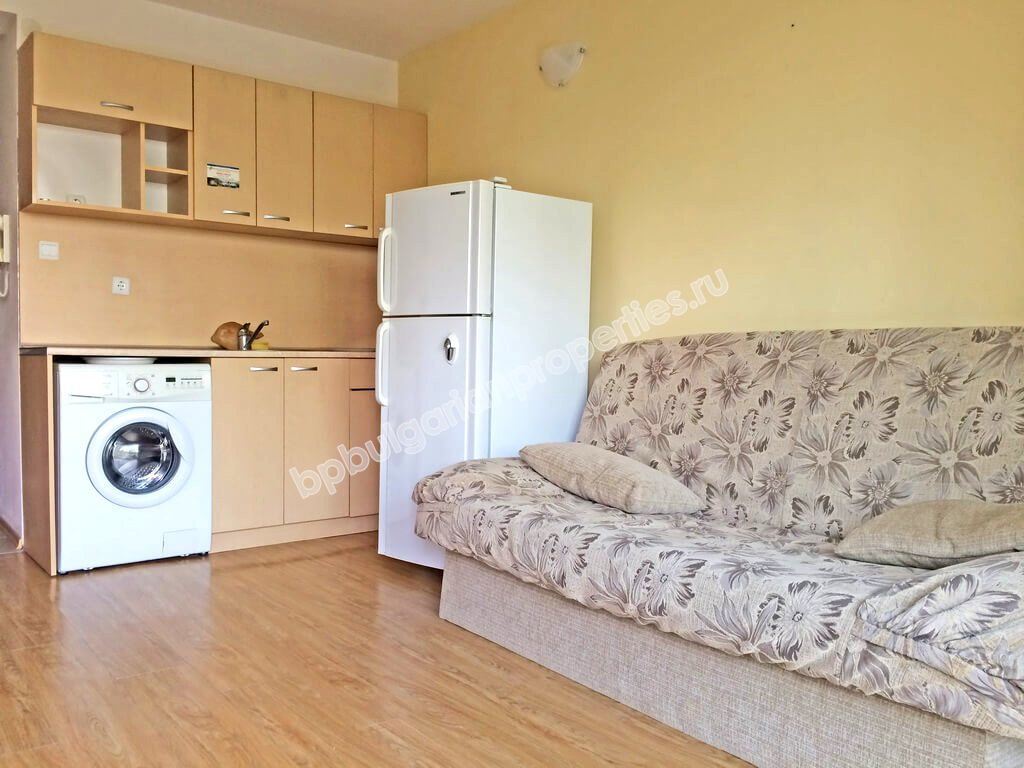 Двухкомнатная меблированная квартира для продажи вблизи моря в курорте Святой Влас